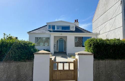 Bungalow by the Sea, Moelfre - Photo 1