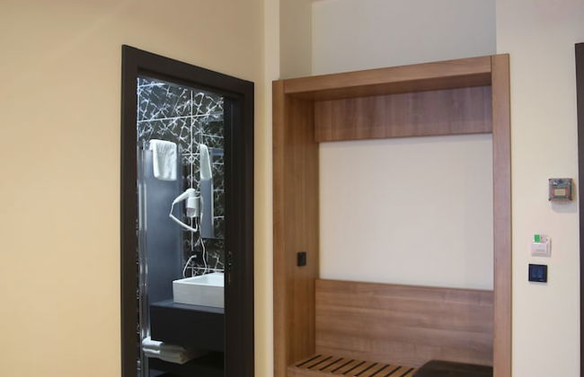 METRO CITY APARTMENTS - Photo 10