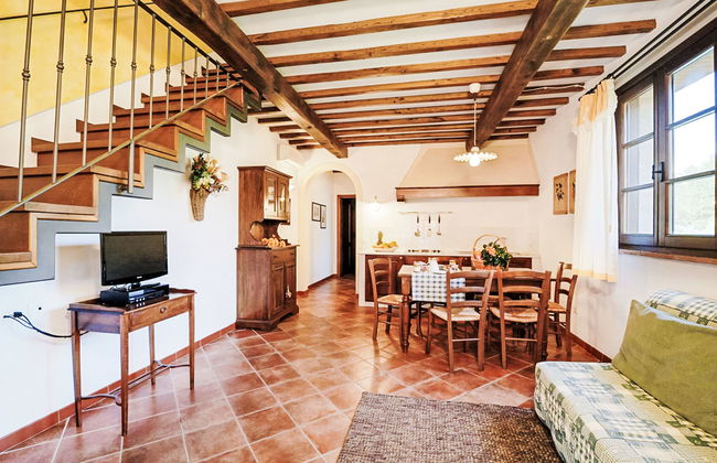 2 bedroom Apartment in San Gimignano with swimming pool and garden - Photo 4