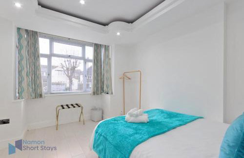 Large Comfy 4 Bedroom House, Ideal for Workers, FREE Parking - Foto 23