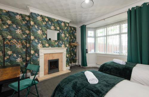 Large House for Groups with Huge Driveway - FREE PARKING - Photo 36