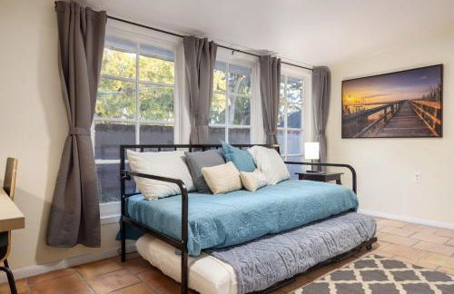 Historic Carriage House Downtown 2 bedroom 1 bath - Foto 28