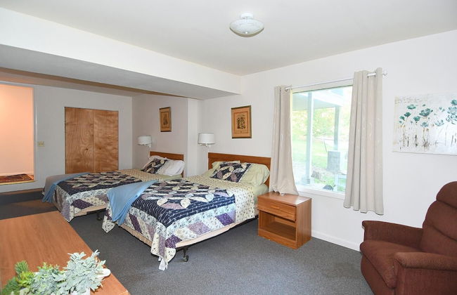 Serendipity - Large 5BR With a Hot Tub - Photo 9