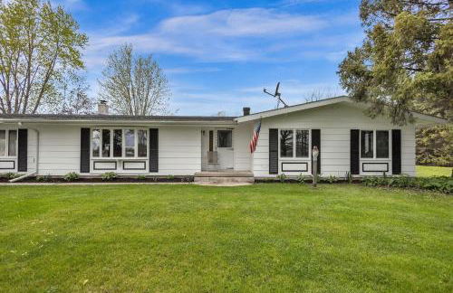 Serene Riverside Retreat home - Foto 15