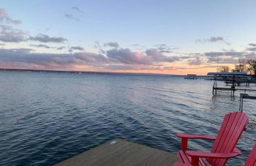 Waters Edge Lakefront with Kayaks Fire Pit and Dock - Foto 5