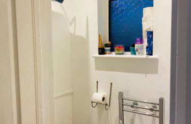 Relax in this Charming East Cowes House with Garden and BBQ - Foto 12