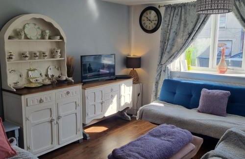 Dare Valley Cottage Ex miners cottage Near Zip World Pen y fan Waterfalls - Photo 11