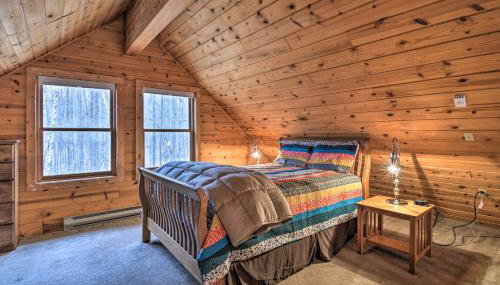 Secluded Gaylord Cabin with Deck, Fire Pit and Grill! - Foto 3