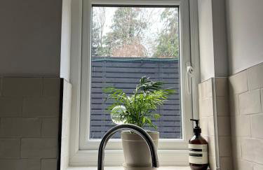 Newly Renovated 1-Bed Apartment with Private Patio - Foto 18