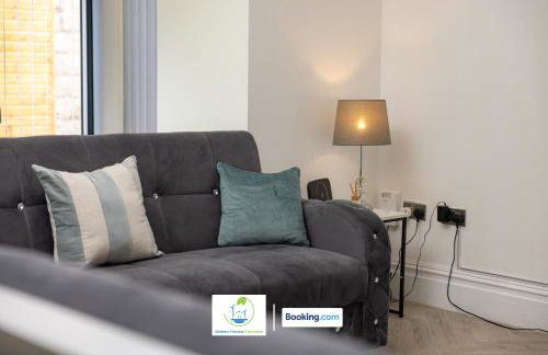 2 Bedroom Apartment By Green Haven Escapes Short Lets & Serviced Accommodation In Leeds with Free WiFi & Parking - Photo 8