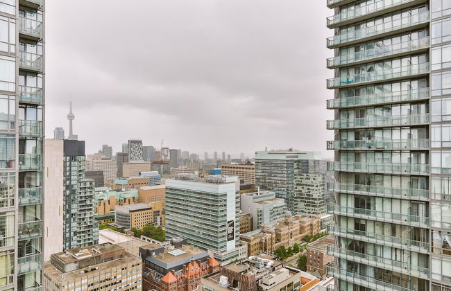 Bright Sub-Penthouse on Bay St - Photo 39