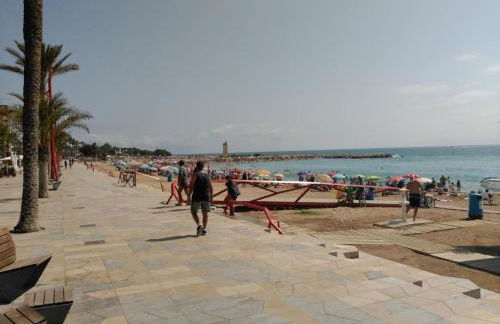 Precioso apartamento 1ª linea playa con piscina - Photo 15