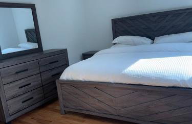 Cozy 3BR Retreat with Rooftop Near EWR & NYC Access - Photo 12