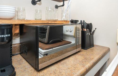 Cabin close to FL Caverns! Hot Tub, WI-FI, & Firepit - Foto 16