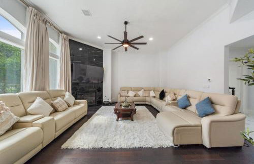 Luxury Mansion in The Woodlands TX with Heated Pool, Spa, BBQ & Basketball Court - Foto 6