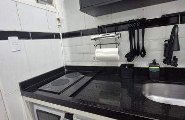 Studio completo e aconchegante com vaga de garagem - Foto 14