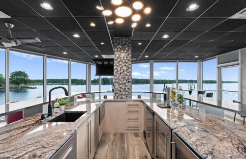 The Glass Mansion w/Optional Boat Rental - Foto 28