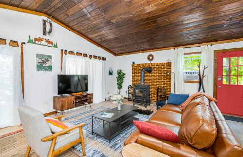 Tucked Away w Hot Tub, Fire Pit, Deck, & WiFi - Photo 6