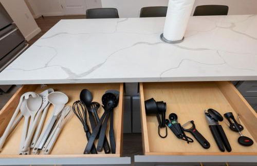 Stunning 3-BR Residence with Free Parking & Patio - Foto 33