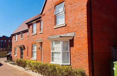 The Grand 4-Bed Ebbsfleet Home - Big Garden & Parking Space, Near Bluewater - Foto 59