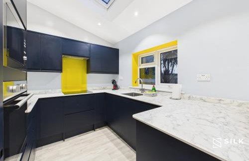 Refurbished 4-Bed, Open-Plan Living, Sleeps 10 - Foto 51