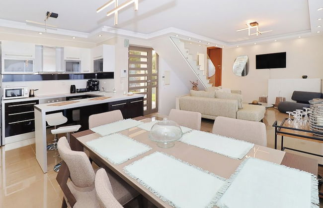 Luxurious 4-bedroom Villa With Private Pool in Kassandra, Halkidiki - Photo 28