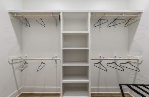 New cottage near Sports Complex with King Beds - Foto 13