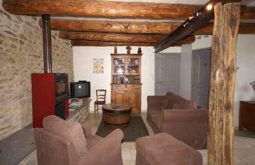 Holiday Home in Saint-Beauzire with Garden and Private Terrace - Foto 35