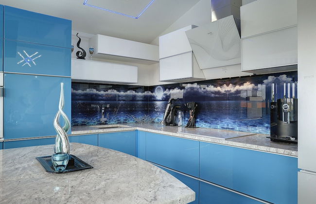 Modern Villa With Private Pool Consisting of 2 Apartments Near the Beach - Photo 11