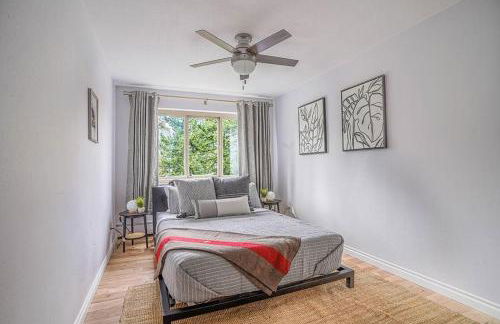 Tranquil 2BR downtown condo, Parking, King bed - Foto 19