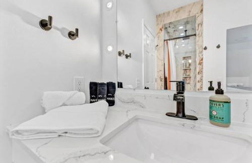 Trendy Two-Level Apartment - Foto 14