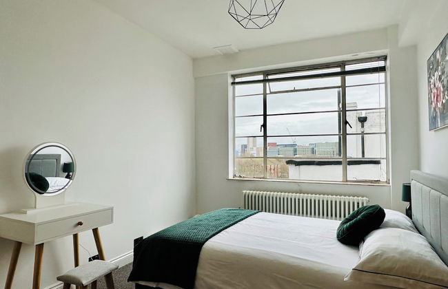 Camden Skyview Mansion - Photo 3