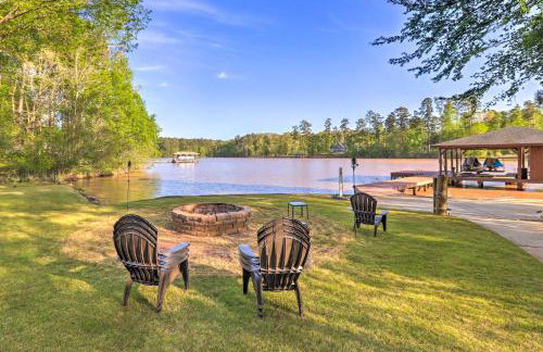 Fire Pit and Dock Waterfront Lake Sinclair Getaway! - Foto 2