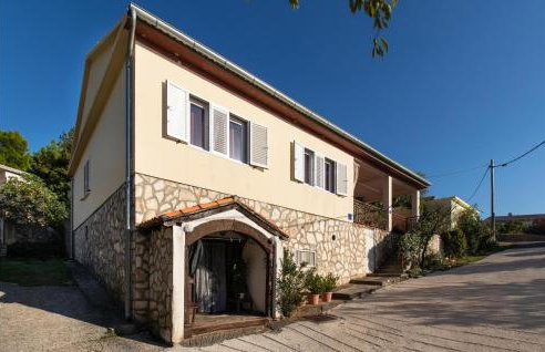 3 Bedroom Stunning Home In Modric - Photo 2