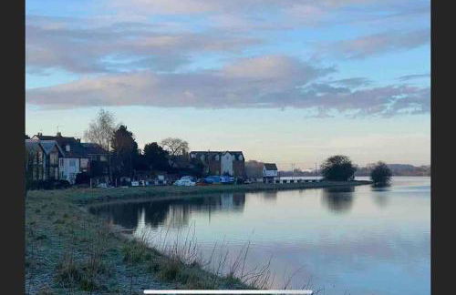 Crescent Cottage, sleeps 8, pet friendly - Photo 17