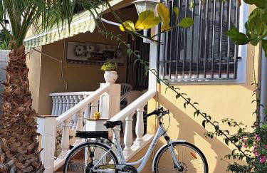 Paraíso Familiar en Marisol Park Bungalow con Piscina, Tenis y Parking - Foto 1