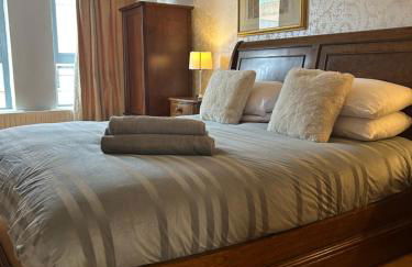 Large 2 bedroom 2 bathroom x6 person city center apartment with free underground parking - Foto 17