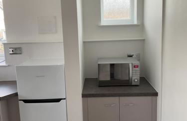 Large 2-bedroom maisonette with free parking - Foto 6