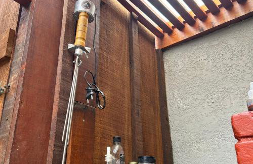 Chalé com PISCINA Privativa, com 2 QUARTOS, ESTACIONAMENTO em Condomínio com PORTARIA 24h, Sauna, Quadras, 3 PISCINAS no condomínio, Pesca e Parquinho Infantil - SmarTV na sala de estar, TV na área CHURRASQUEIRA, Wi-Fi e Cozinha Completa - Foto 55