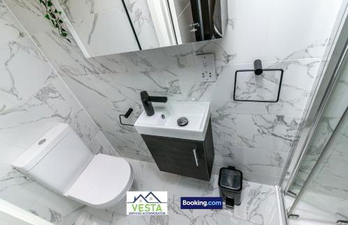 Three Bedroom House By Vesta Serviced Accommodation & Short Lets Borehamwood With Free WiFi & Free Parking - Foto 16