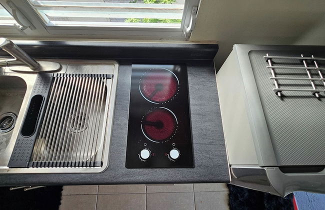 Cozy and Modern Apartment Black & White With Jacuzzi on Terrace - Photo 50