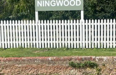 Ningwood Old Station Chalet Ningwood Isle of Wight - Photo 3