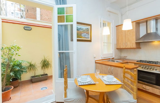 2 bedroom Apartment in Barcelona - Photo 8