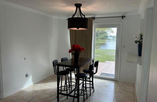 Master Bedroom w Pvt Bath in shared home - Foto 22