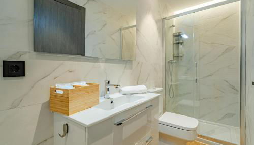 Edificio Fénix by Plaza Mayor Apartamentos - Photo 5