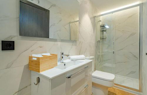 Edificio Fénix by Plaza Mayor Apartamentos - Photo 5