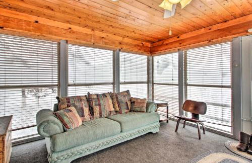 Cozy Crosby Cabin Near Serpent Lake and Main St - Foto 21