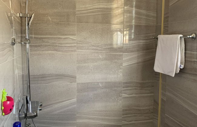 Central Reservations Apartment - Photo 27