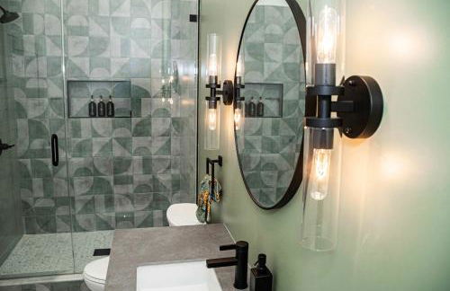 Urban Oasis - A Newly Renovated 4BR Dream - Foto 13