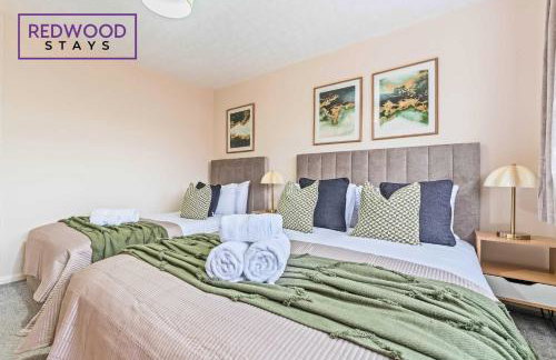Cosy 3-Bedroom Serviced House with Free Fast WiFi and Parking for 2 Cars By Redwood Stays - Foto 20
